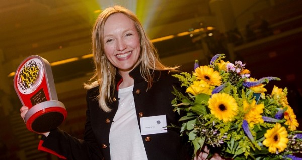 Mel Wallis de Vries wint voor de vierde keer de Prijs van de Jonge Jury, dit keer met haar boek Shock